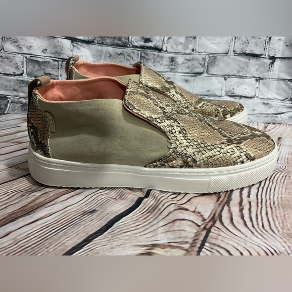 Hey Dude Peyton Shoes Women's 9 Metallic Brown Snake Embossed Slip On Sneakers - Picture 9 of 13